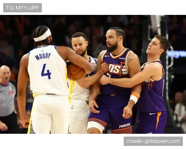 勇士加时险胜太阳，库里命中关键三分，赛季第8次得分40+